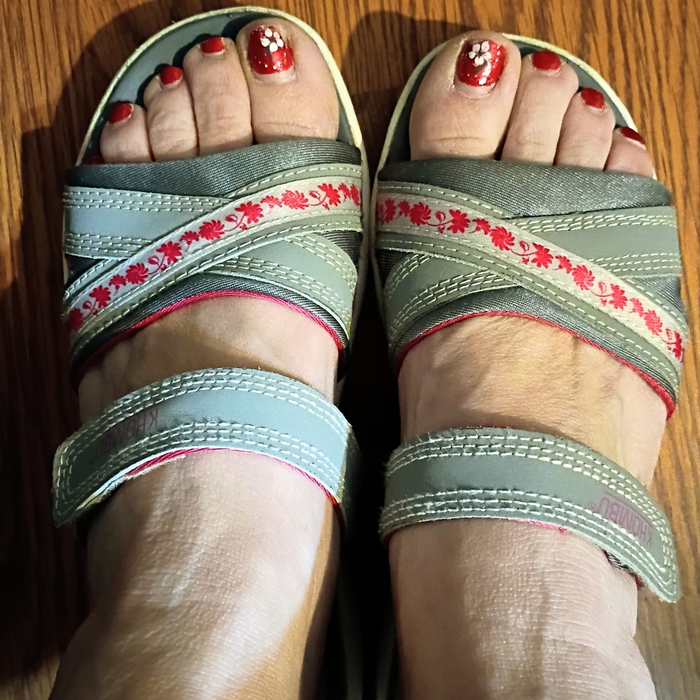 Khombu Gray and Red Women's Sandals#284